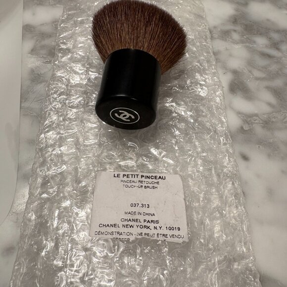 Chanel Brushes & Beauty Samples & Cosmetic Bag - Picture 2 of 2